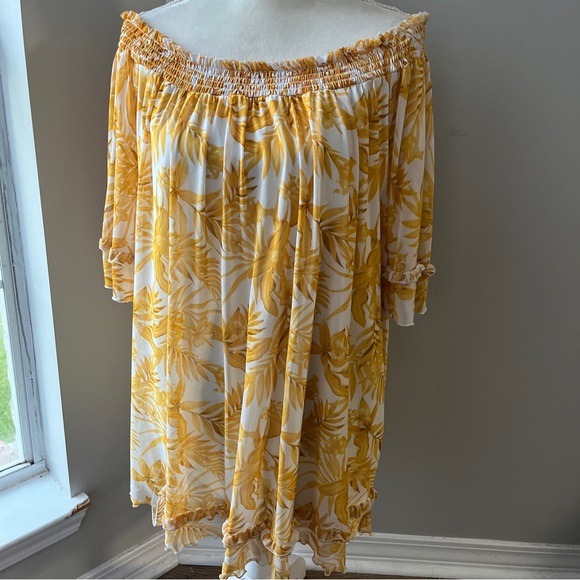 Indigo Rose Tops - Indigo Rose Women’s Plus Tunic Sz 3X Yellow White Off Shoulder Ruffle Accents